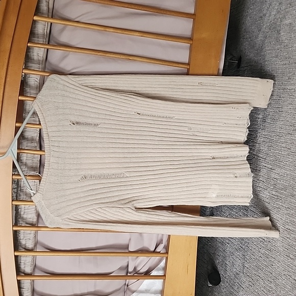 Sweater - Picture 3 of 4